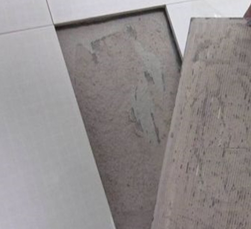 白银市瓷砖空鼓维修公司分享瓷砖铺贴时如果打浆（即涂抹在瓷砖背面和基层上的砂浆或瓷砖胶）过少，会带来以下问题